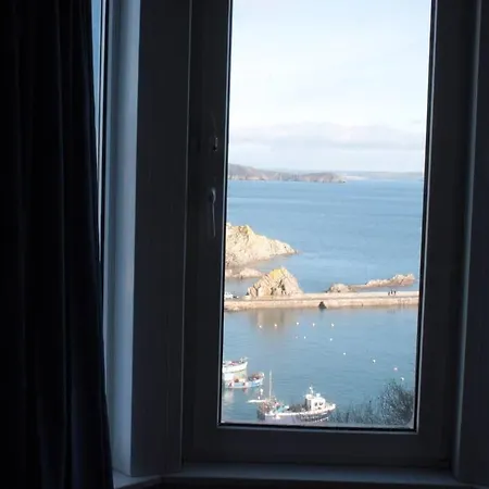 Smugglers View Stunning Harbour And Coast Views *
